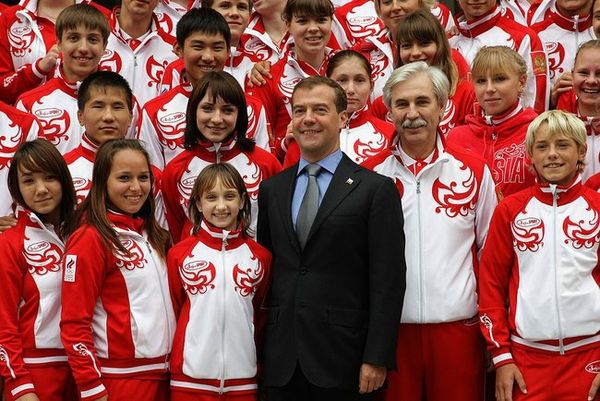 Komova with President Dmitry Medvedev and medalists of the Russian team that participated in the 2010 Summer Youth Olympics on 30 August 2010.