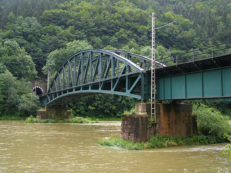 File:Domašínsky meander, tunel.jpg