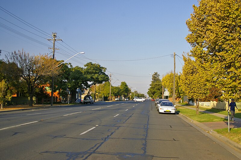 File:Edward Street (Sturt Highway) Wagga.jpg