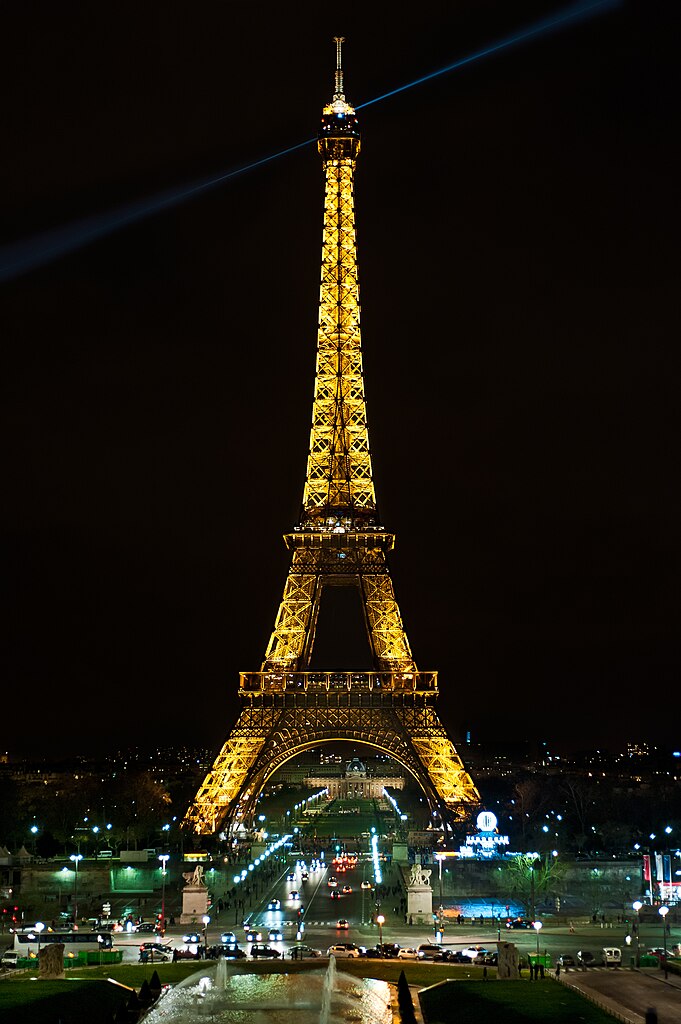 File:Eiffel Tower in Las Vegas (Paris) at night.jpg - Wikimedia Commons