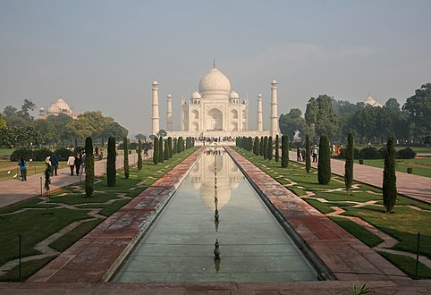 Taxh Mahali nga hyrja kryesore.