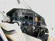 Detalhe do cockpit de um Bell 430