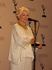 Burstyn at the 2009 Creative Arts Emmy Awards