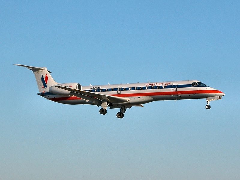 File:Embraer EMB-135KL (ERJ-140LR), American Eagle AN0334303.jpg