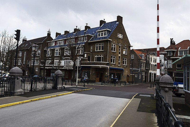 File:Engelenburgerbrug - Blauwpoortsplein (12935579984).jpg