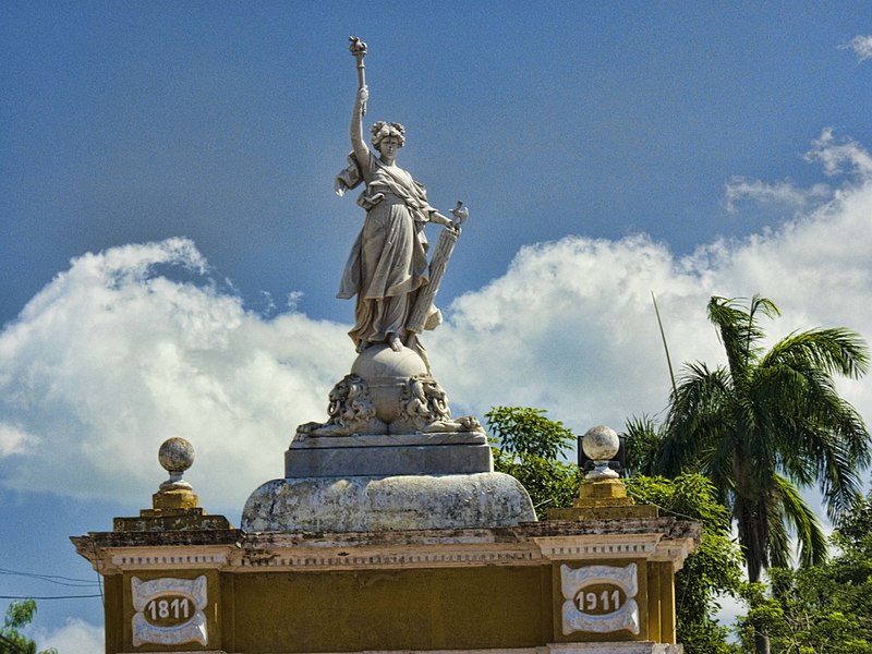 File:Entrada al Parque Centenario en Cartagena de Indias.jpg