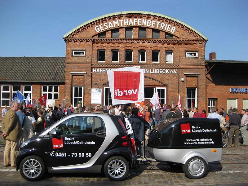 File:ErsterMai2009.JPG