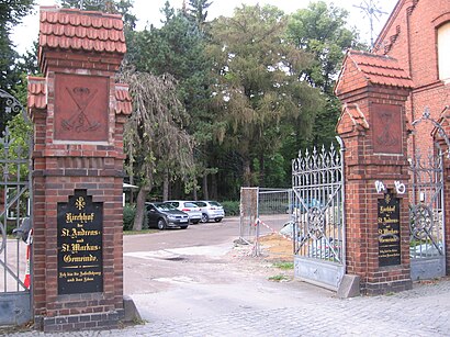 So kommt man zu dem St. andreas-St. markus Friedhof mit den Öffentlichen - Mehr zum Ort Hier