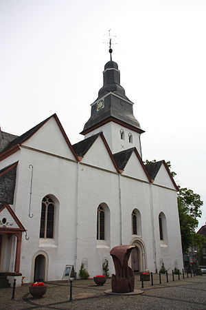 Nümbrecht Evangelische Kirche: Baugeschichte, Alte Kostbarkeiten, Deckenwappen