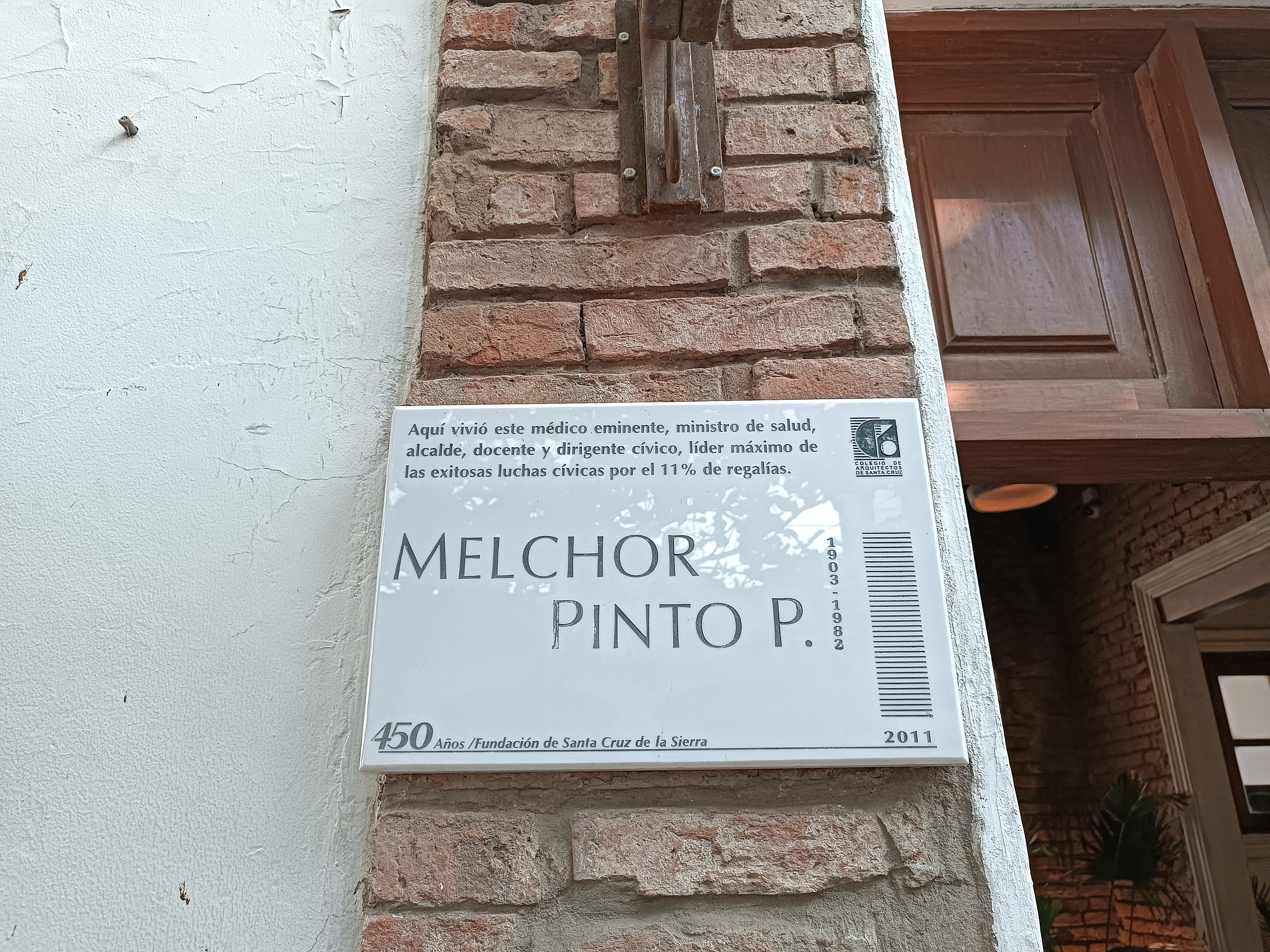 File:Fachada casa Melchor Pinto.jpg - Wikimedia Commons