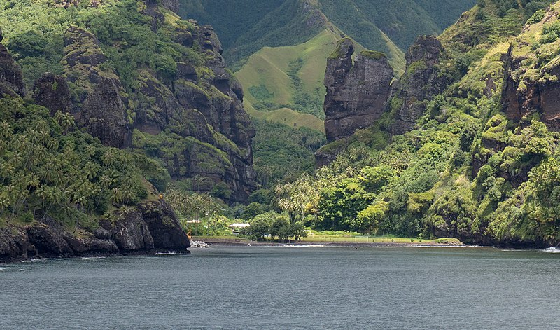 File:Fatu Hiva Hanavave.jpg