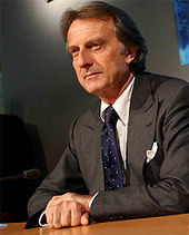 Portrett av Luca di Montezemolo, foran en mikrofon