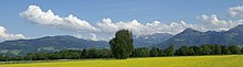 Links die Hochälpele-Weißenfluh-Gruppe, in der Mitte der Dornbirner First, rechts die Schuttannenberge