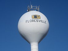 Floresville, TX, water tower IMG 2657.JPG