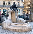 Fontaine sculptée place Darcy (Dijon) en février 2021.jpg