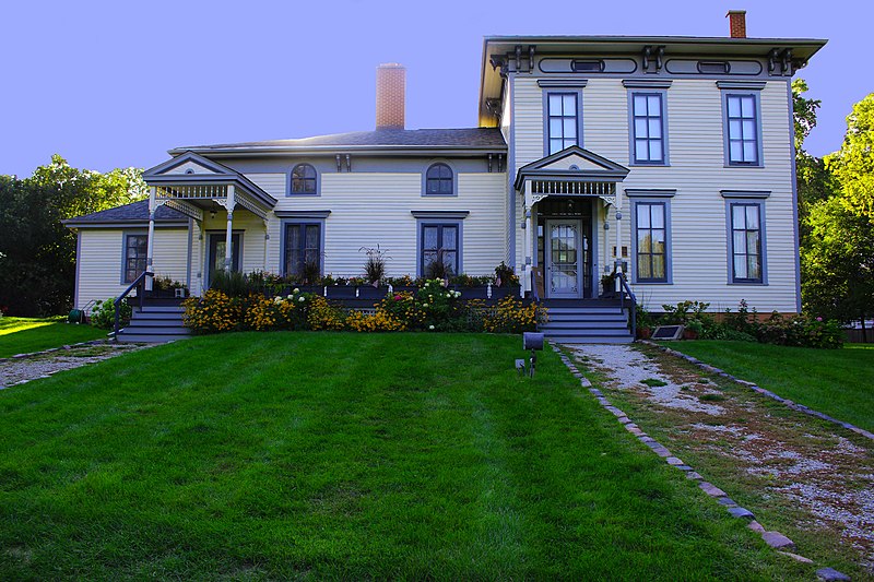 File:Front of the Noble-Seymour-Crippen House.jpg