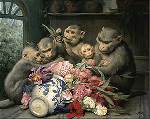 Scimmie con vaso di fiori
