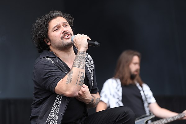 David Le'aupepe (left) and Max Dunn (right) performing with the band in Nuremberg, 2022.