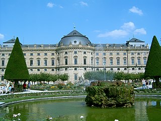 Fuente en el jardín.