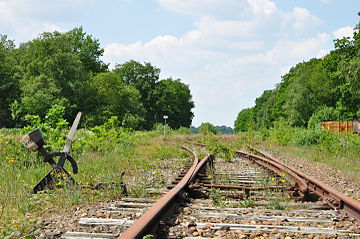 Verlaten spoorlijn nabij het station; 2012.