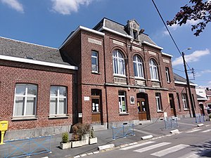 Gognies-Chaussée (Nord, Fr) mairie et écoles.JPG