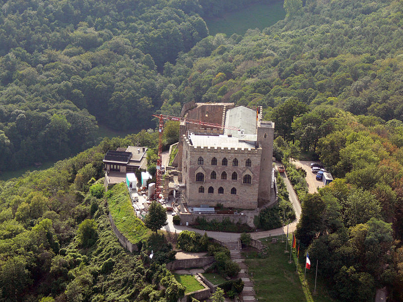 File:Hambacher Schloss (Luftaufnahme).jpg