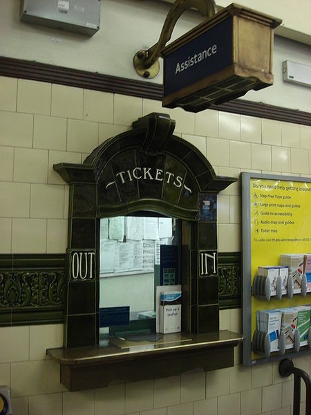 File:Hampstead tube station 040.jpg