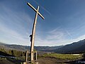 Gipfelkreuz und Blick in den Isarwinkel