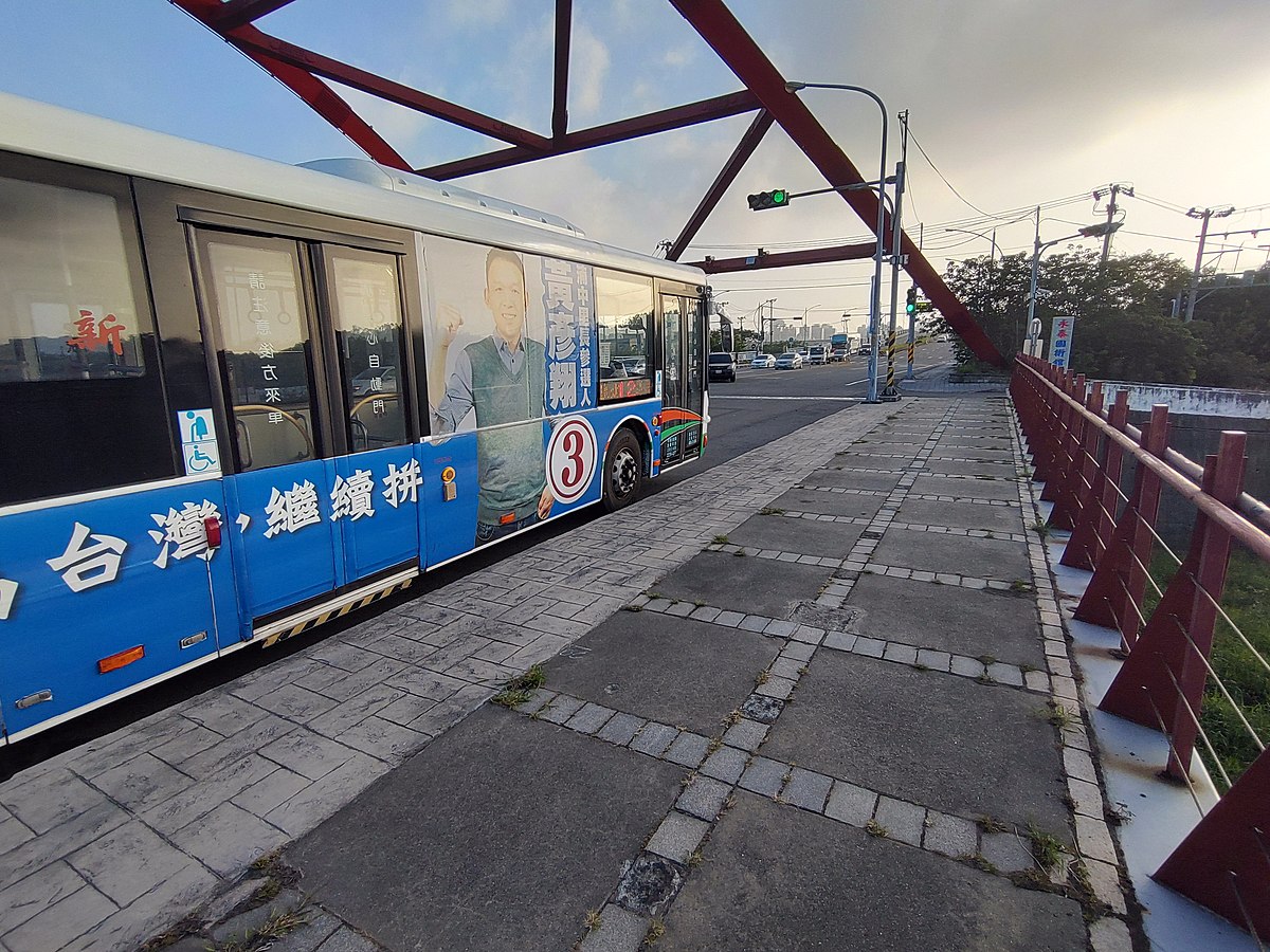 Автобус 12 школа. Автобус 12 метров. Китайский автобус 12 метров. Автобус 12 мест. Автобус 12a Гонконг цена.