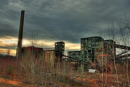 Rust belt. Ржавый пояс США полузаброшенные города. Детройт Ржавый пояс. Детройт Ржавый пояс Америки. Детройт заброшенные заводы.