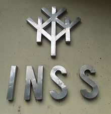 Metal logo on the front of an agency. INSS de metal.JPG