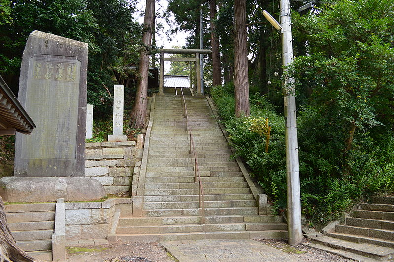 File:Inada-jinja (Kasama) sandou.JPG