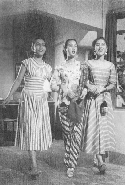 Indriati Iskak, Chitra Dewi, and Mieke Wijaya in Tiga Dara