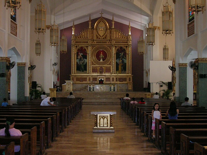 File:Interior Santo Nino Parish Tacloban City.JPG