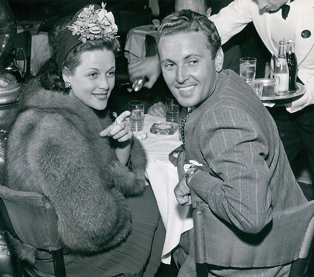 Hervey with second husband Allan Jones, 1941.