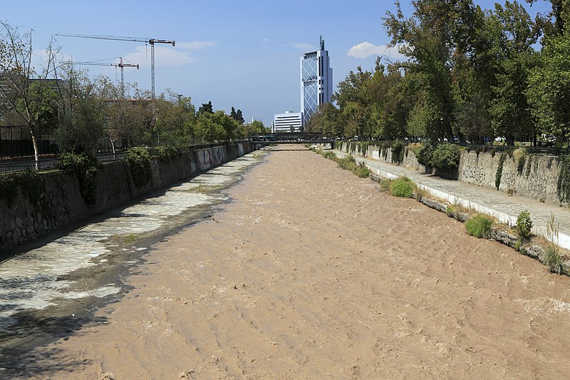 File:J28 295 Río Mapocho, Torre Telefónica.jpg