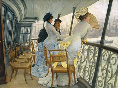 Pintura de James Tissot, The Gallery of HMS 'Calcutta' (Portsmouth). Mostra damas com saias justas com longas caudas, chapéus pequenos e mangas longas. Atrás é possível ver um rapaz com traje barqueiro, 1877.