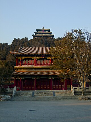 <span class="mw-page-title-main">Jingshan Park</span> Historic park in Beijing with vantage point