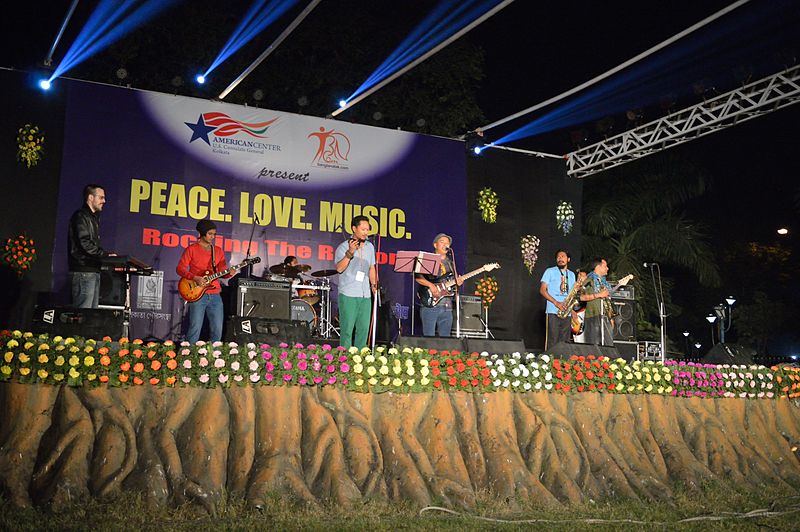 File:Joint Family Internationale - Peace-Love-Music - Rocking The Region - Multiband Concert - Kolkata 2013-12-14 5302.JPG