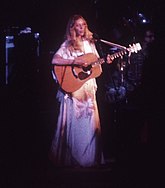 Joni Mitchell vuonna 1974.jpg