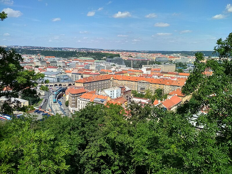 Soubor:Kasarna Karlin z Vitkova.jpg