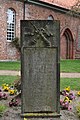 Grabmal auf dem Kirchhof der Maria-Magdalenen-Kirche in Bad Bramstedt. Das Grabmal steht wie alle anderen vor 1870 errichteten Grabmale des Kirchhofs unter Denkmalschutz, This is a photograph of an architectural monument. It is on the list of cultural monuments of Bad Bramstedt, no. 11.3.