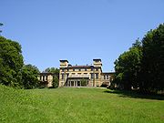 Pałac w Krzeszowicach[48] -w posiadaniu obecnie żyjących Potockich -zaniedbany