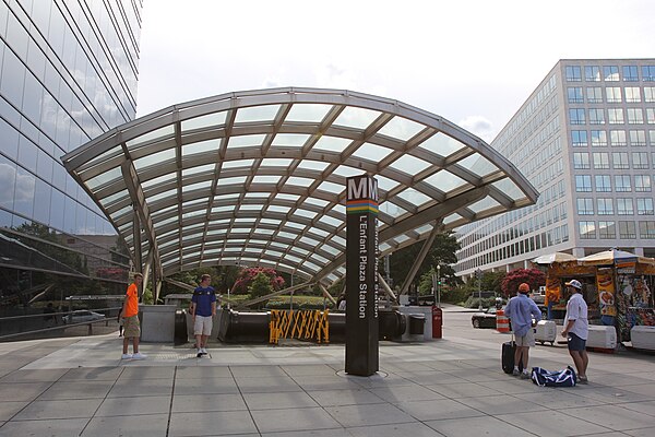 The 7th Street head house of the Metro station visually echoes the arched roof of the underground station