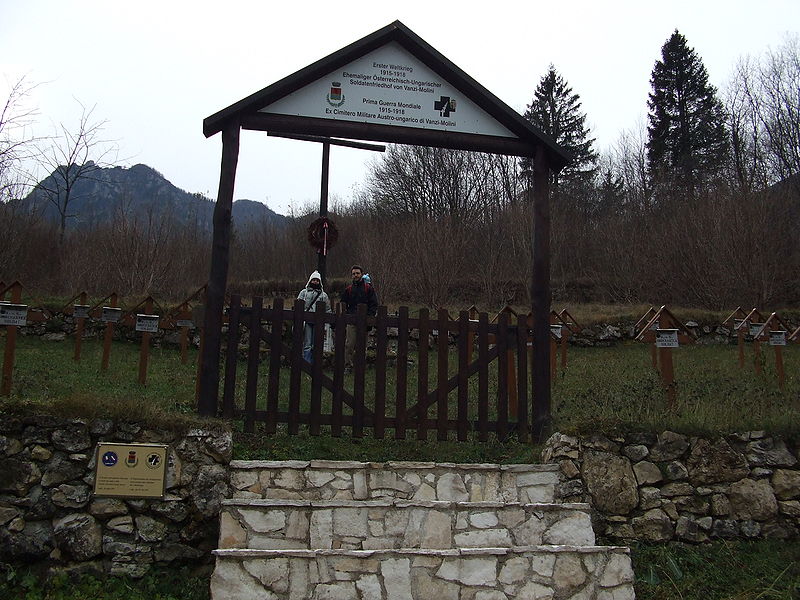 File:Laghi, sito del cimitero militare austriaco della 1. guerra mondiale.jpg