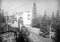 Los Angeles City oil field, 1905 LosAngelesCityOilField.jpg