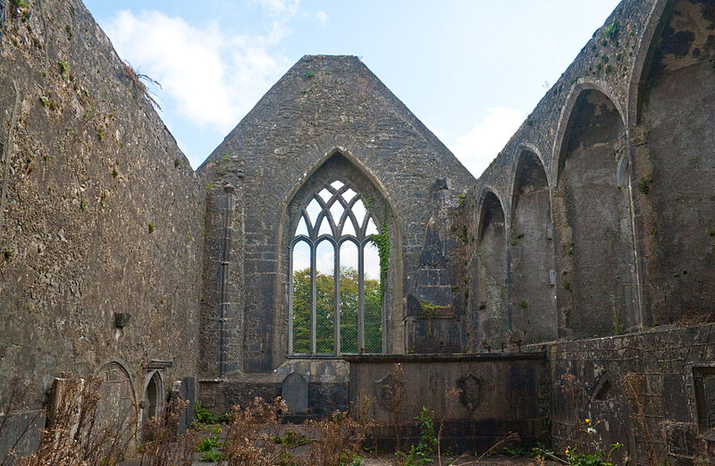 File:Loughrea Priory Choir 2009 09 17.jpg