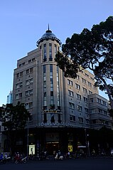 File:Louis Vitton Ginza Namiki St..jpg - Wikimedia Commons