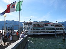 Muelle de Luino con barco que llega