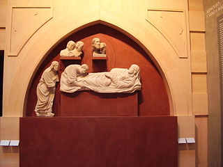 Lamentations sur la Vierge, reconstitution du troisième tympan aux Apôtres, Dormition de la Vierge et apôtres et Tête du Christ et de l'Animula[5] de la Vierge.